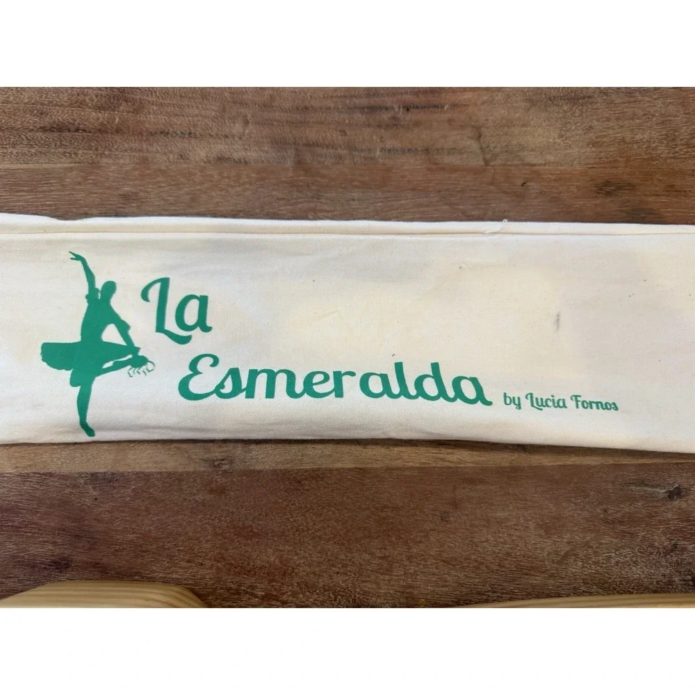 Foot-stretcher for Dancer / Ballet (La Esmeralda by Lucia Fornos)‎